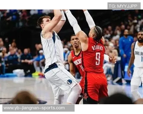 卢卡场均40分11篮板9助攻三分命中率仅30仍展现超强输出能力